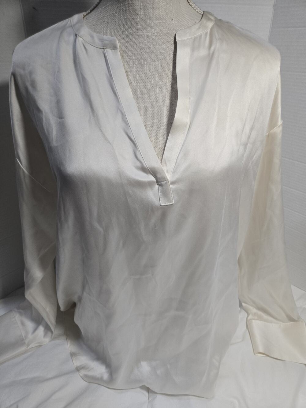 JOIE Off-White 100% Silk Crepe Collarless Button Shirt sz M Academia Quite Luxur